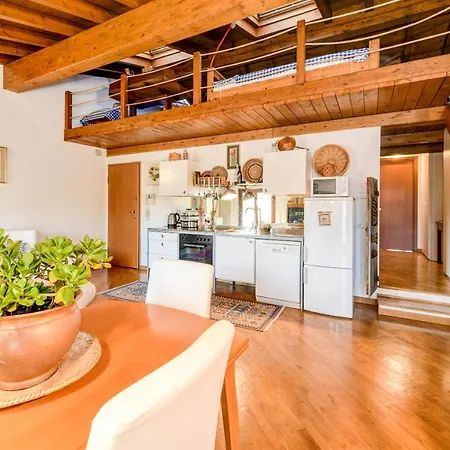 Appartamento Attic In The Center Of